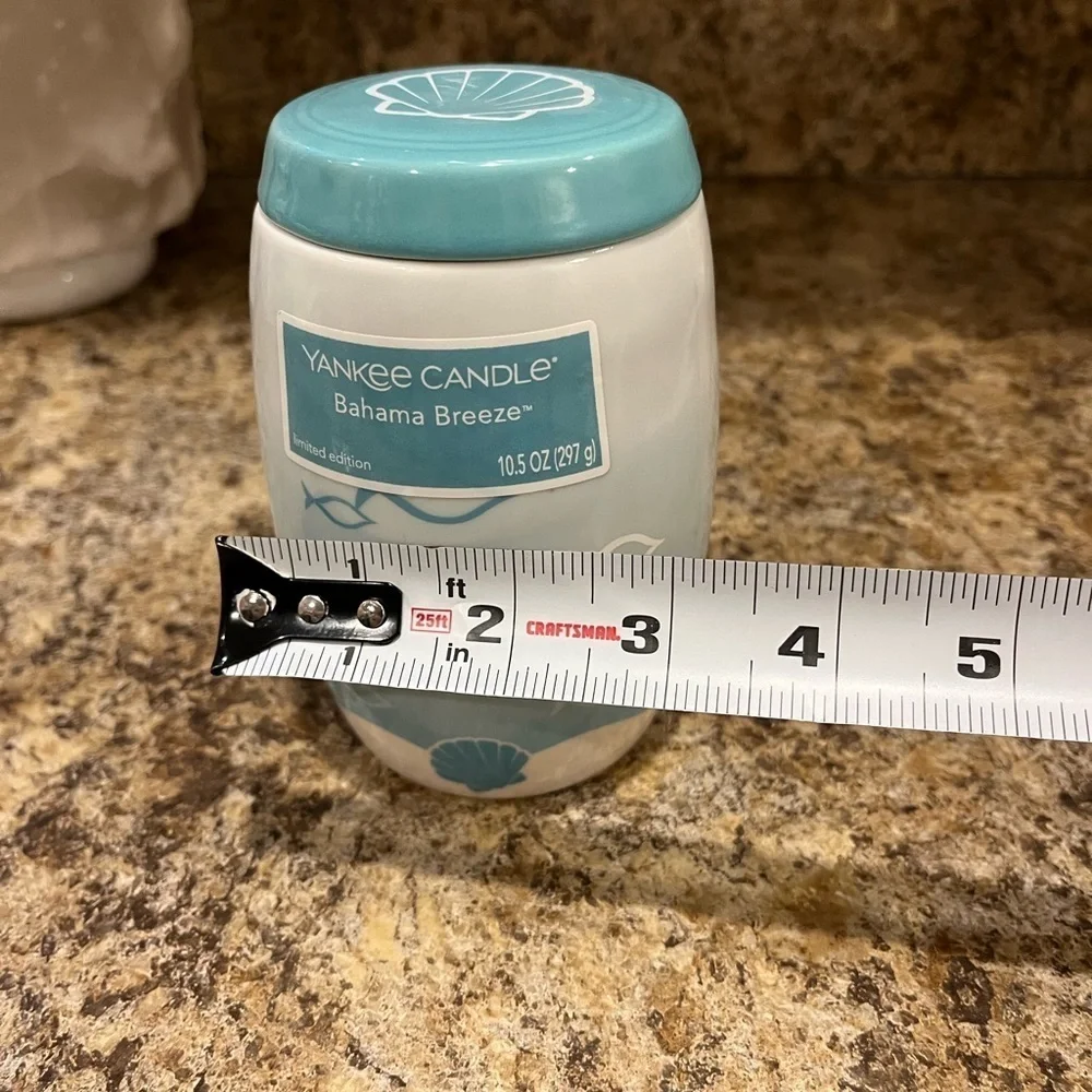 NEW Yankee Candle Bahama Breeze Blue Candle in Ocean Themed Collectable Jar